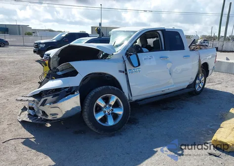 2017 Ram 1500 Slt 4X4 6'4 Box z USA, uszkodzony, nr VIN 1C6RR7GT0HS680401